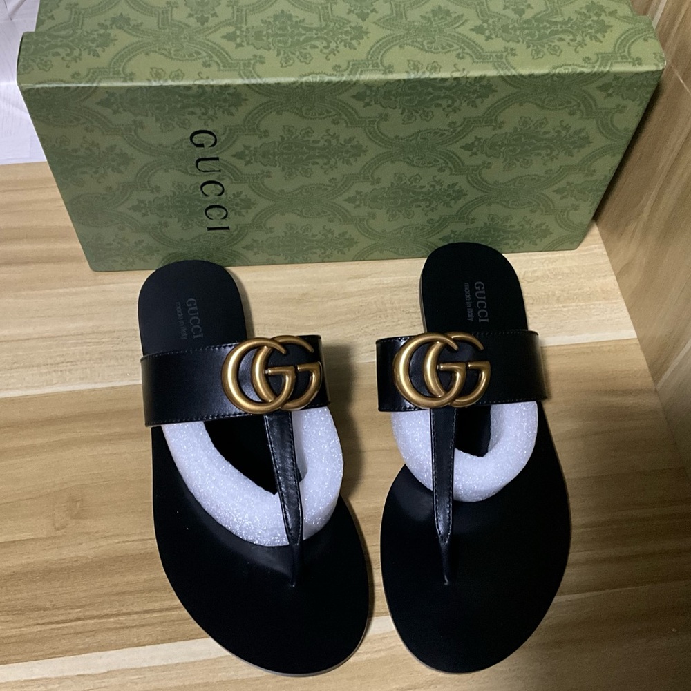 Gucci Black Leather GG Thong Sandals